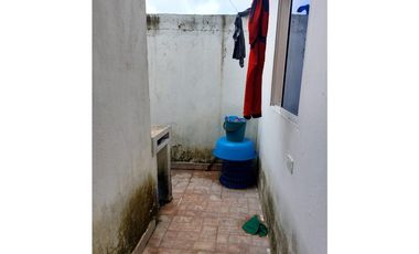 SE VENDE CASA DE DOS NIVELES EN BARRIO MOCARI