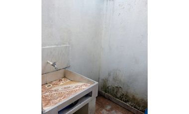 SE VENDE CASA DE DOS NIVELES EN BARRIO MOCARI