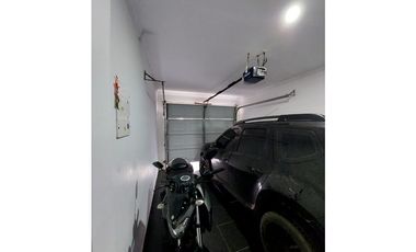 SE VENDE CASA DE DOS NIVELES EN BARRIO MOCARI