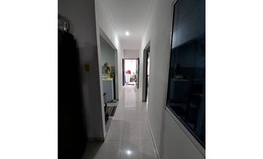 SE VENDE CASA DE DOS NIVELES EN BARRIO MOCARI