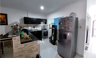SE VENDE CASA DE DOS NIVELES EN BARRIO MOCARI