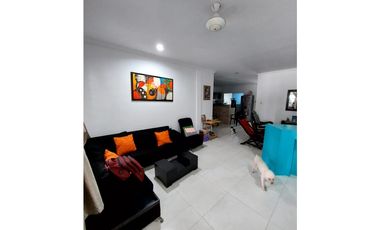 SE VENDE CASA DE DOS NIVELES EN BARRIO MOCARI