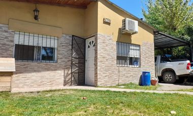 Casa en venta - 3 Dormitorios 1 Baño - Cochera - 450Mts2 - Mariano Acosta, Merlo