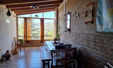 LINDA CASA EN VENTA EN CARLOS PAZ, EN BARRIO SOL Y RIO, A 4 CUADRAS DEL BALNEARIO.