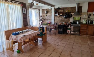 LINDA CASA EN VENTA EN CARLOS PAZ, EN BARRIO SOL Y RIO, A 4 CUADRAS DEL BALNEARIO.