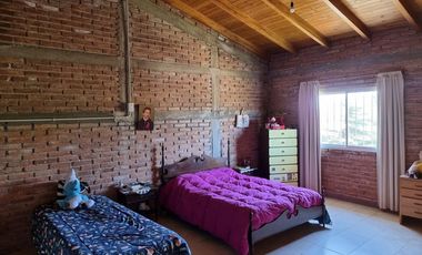 LINDA CASA EN VENTA EN CARLOS PAZ, EN BARRIO SOL Y RIO, A 4 CUADRAS DEL BALNEARIO.