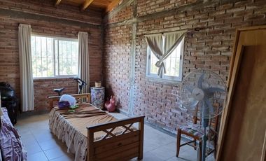 LINDA CASA EN VENTA EN CARLOS PAZ, EN BARRIO SOL Y RIO, A 4 CUADRAS DEL BALNEARIO.