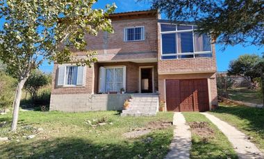 LINDA CASA EN VENTA EN CARLOS PAZ, EN BARRIO SOL Y RIO, A 4 CUADRAS DEL BALNEARIO.