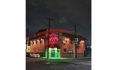 TERRENO EN VENTA 300 M 2 CENTRO EN ESQUINA 550 M 2 CONSTRUCCION