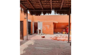 TERRENO EN VENTA 300 M 2 CENTRO EN ESQUINA 550 M 2 CONSTRUCCION