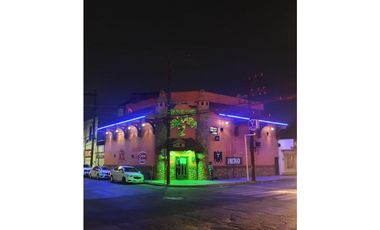 TERRENO EN VENTA 300 M 2 CENTRO EN ESQUINA 550 M 2 CONSTRUCCION