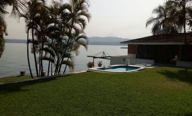 CASA EN RENTA EN TEQUESQUITENGO, A LA ORILLA DEL LAGO, POR DIA, POR FIN DE SEMANA, POR MES