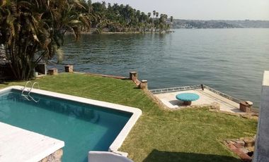 CASA EN RENTA EN TEQUESQUITENGO, A LA ORILLA DEL LAGO, POR DIA, POR FIN DE SEMANA, POR MES