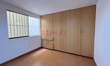 Venta De Duplex Tipo Casa Primer Piso  En Calle Cerrada En Los Cedros De Villa