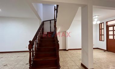 Venta De Duplex Tipo Casa Primer Piso  En Calle Cerrada En Los Cedros De Villa