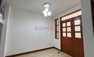 Venta De Duplex Tipo Casa Primer Piso  En Calle Cerrada En Los Cedros De Villa