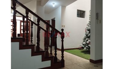 Venta De Duplex Tipo Casa Primer Piso  En Calle Cerrada En Los Cedros De Villa