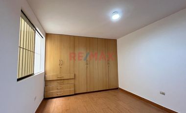 Venta De Duplex Tipo Casa Primer Piso  En Calle Cerrada En Los Cedros De Villa