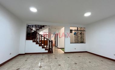 Venta De Duplex Tipo Casa Primer Piso  En Calle Cerrada En Los Cedros De Villa