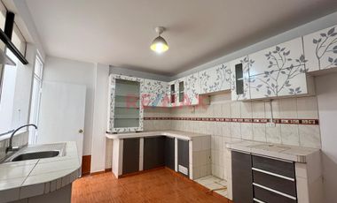 Venta De Duplex Tipo Casa Primer Piso  En Calle Cerrada En Los Cedros De Villa