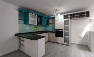 casa en venta en avenida las americas. Cod V31038