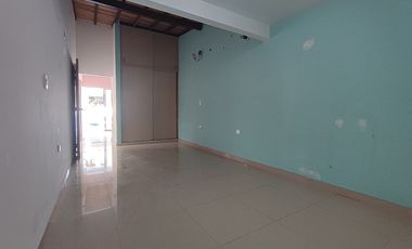 casa en venta en avenida las americas. Cod V31038