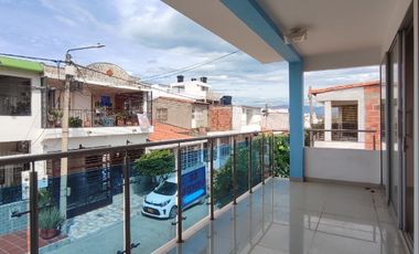 casa en venta en avenida las americas. Cod V31038