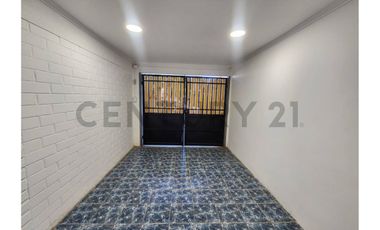 Oportunidad única! Casa con potencial comercial y excelente distribución