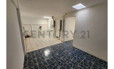 Oportunidad única! Casa con potencial comercial y excelente distribución