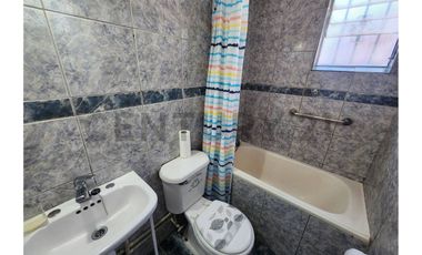 Oportunidad única! Casa con potencial comercial y excelente distribución