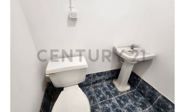 Oportunidad única! Casa con potencial comercial y excelente distribución