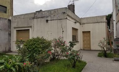 Casa  con jardin