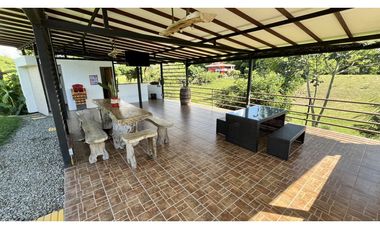 VENTA DE CASA CAMPESTRE EN MONTENEGRO, QUINDO, COLOMBIA