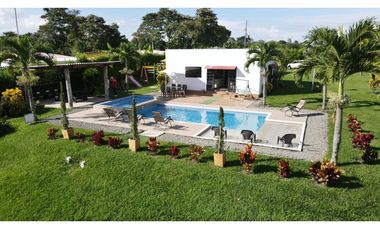 VENTA DE CASA CAMPESTRE EN MONTENEGRO, QUINDO, COLOMBIA