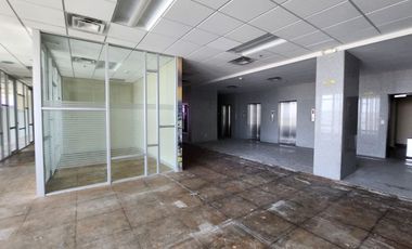 Oficina semi acondicionada en renta de 2,060m2 Torre A+ zona centro Mty