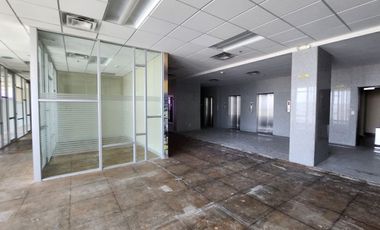 Oficina semi acondicionada en renta de 2,060m2 Torre A+ zona centro Mty