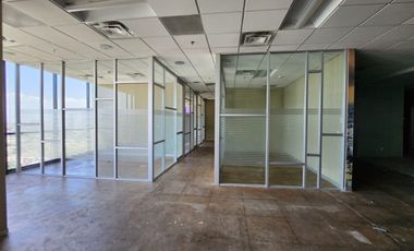 Oficina semi acondicionada en renta de 2,060m2 Torre A+ zona centro Mty