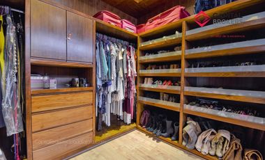 Casa en Venta de Lujo en Puerta de Hierro con Elevador y Cine