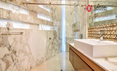 Casa en Venta de Lujo en Puerta de Hierro con Elevador y Cine