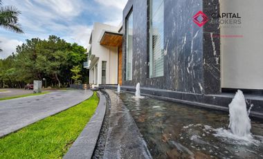Casa en Venta de Lujo en Puerta de Hierro con Elevador y Cine