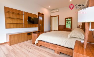 Casa en Venta de Lujo en Puerta de Hierro con Elevador y Cine