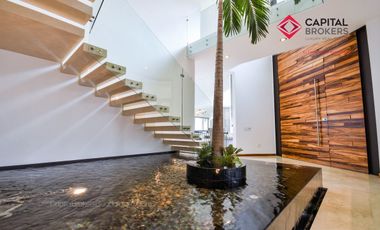 Casa en Venta de Lujo en Puerta de Hierro con Elevador y Cine