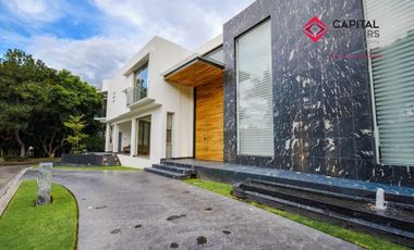 Casa en Venta de Lujo en Puerta de Hierro con Elevador y Cine