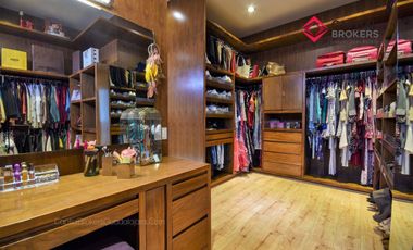 Casa en Venta de Lujo en Puerta de Hierro con Elevador y Cine