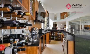 Casa en Venta de Lujo en Puerta de Hierro con Elevador y Cine