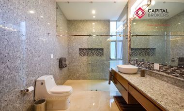 Casa en Venta de Lujo en Puerta de Hierro con Elevador y Cine
