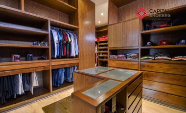 Casa en Venta de Lujo en Puerta de Hierro con Elevador y Cine