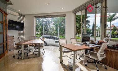 Casa en Venta de Lujo en Puerta de Hierro con Elevador y Cine