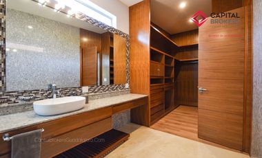Casa en Venta de Lujo en Puerta de Hierro con Elevador y Cine