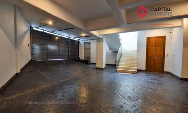 Casa en Venta de Lujo en Puerta de Hierro con Elevador y Cine